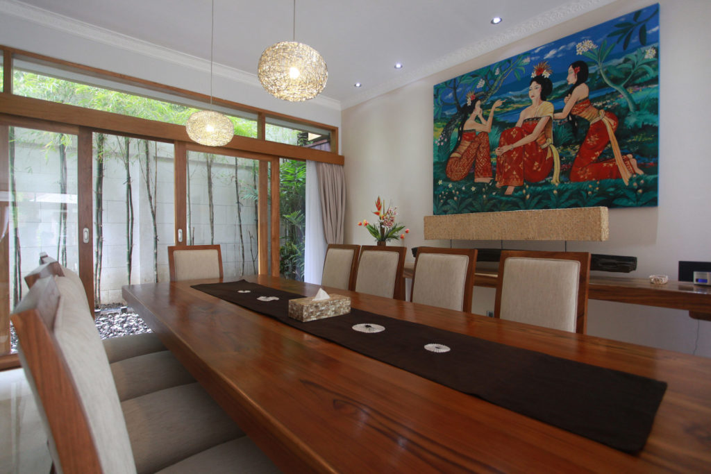 Dining area for eight